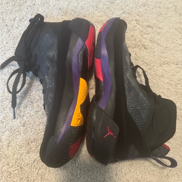 Air Jordan’s - XXXVII- 7Y - Picture 7 of 8